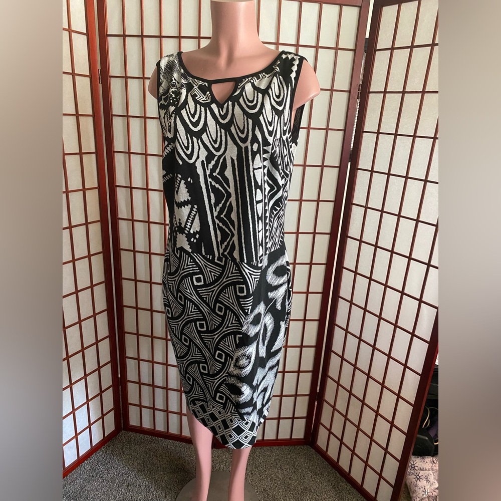 Ashley stewart black and white V cut sleeveless dress size 14-16